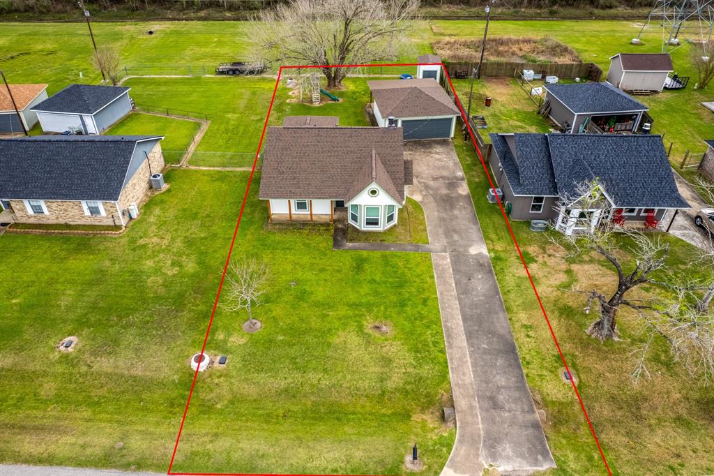 7129 Beechwood Drive, Angleton, Texas image 2