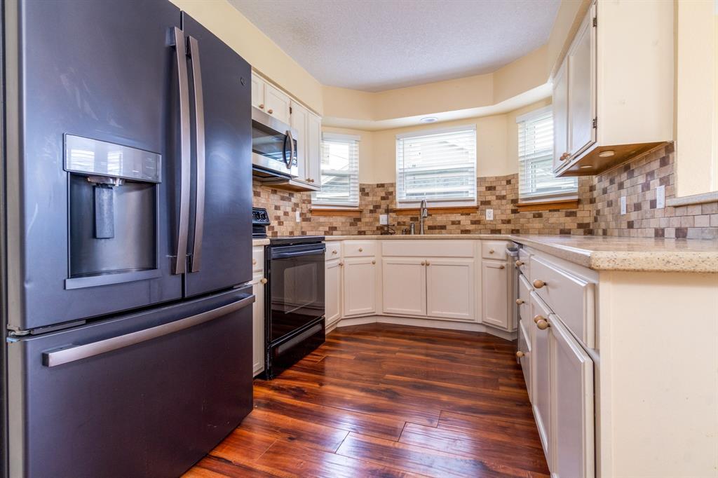 7129 Beechwood Drive, Angleton, Texas image 10