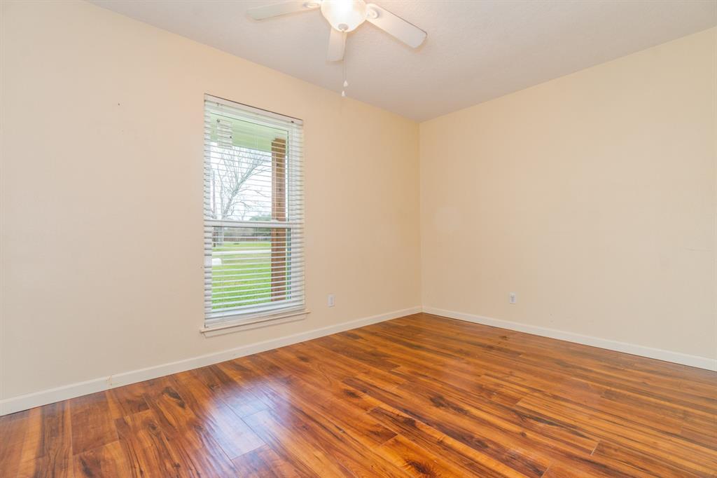 7129 Beechwood Drive, Angleton, Texas image 14