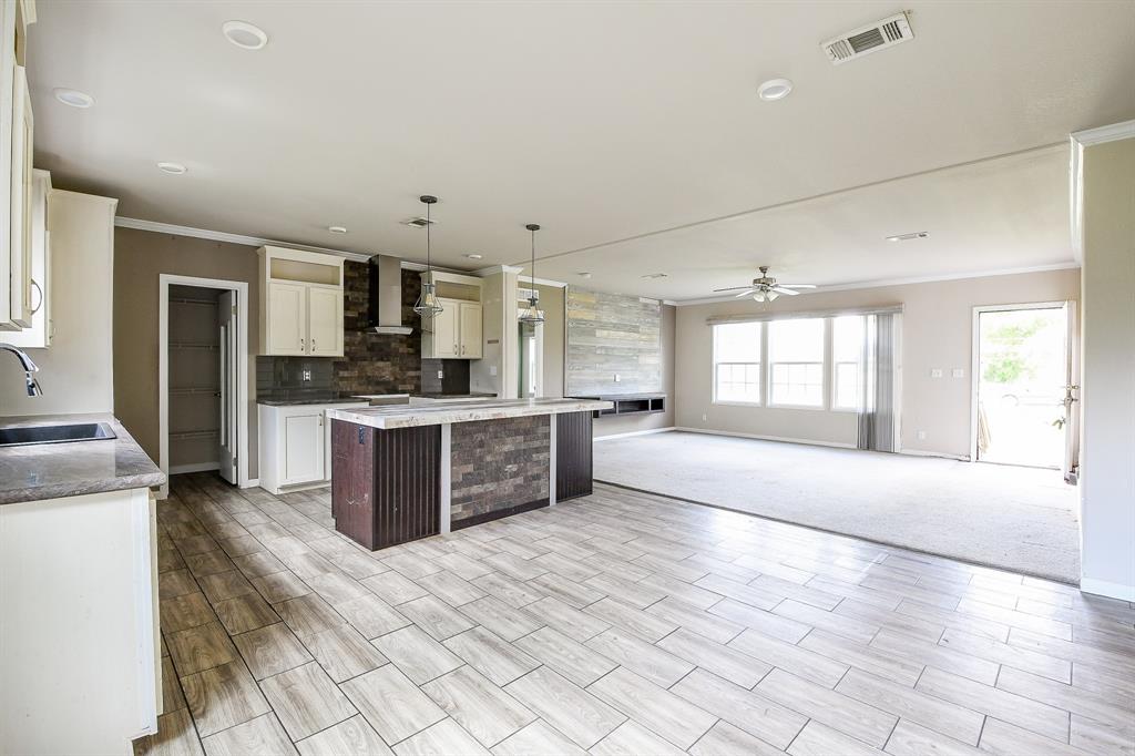 16818 Keith Circle, Alvin, Texas image 4