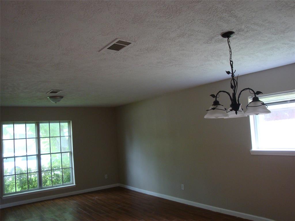 10215 Cliffwood Drive, Houston, Texas image 4