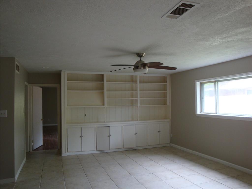 10215 Cliffwood Drive, Houston, Texas image 3
