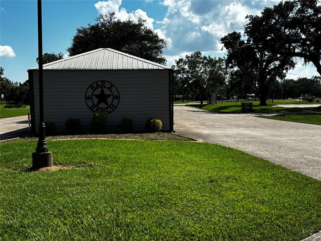 167 Horse Shoe Trail, Angleton, Texas image 2