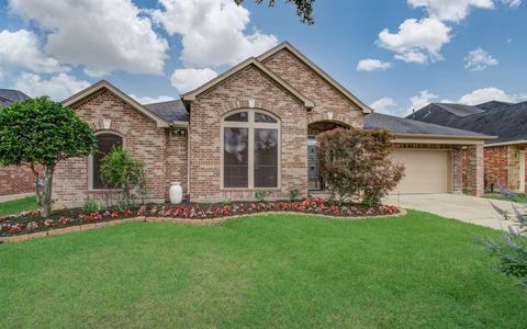 Single Family Residence in Richmond TX 7411 Rain Drop Court.jpg