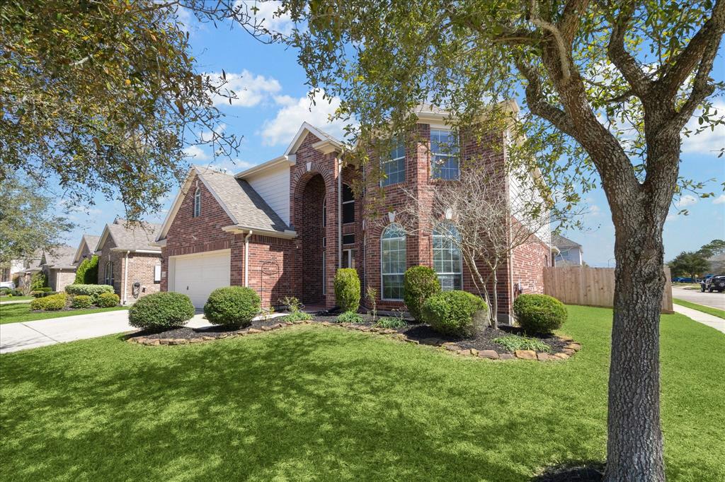 801 Dawn Ridge Way, Seabrook, Texas image 2