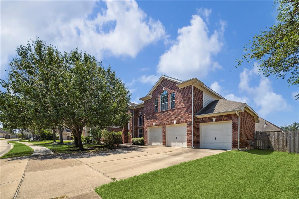 3102 Birch Landing Court, Pearland, Texas image 1