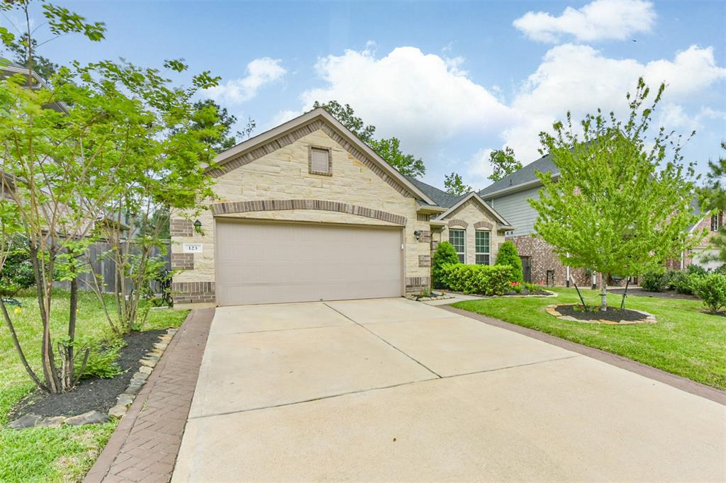 123 Buttonwood Court, Conroe, Texas image 2