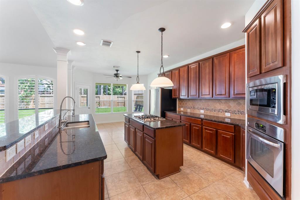 7511 Stonebridge Creek Lane, Humble, Texas image 12