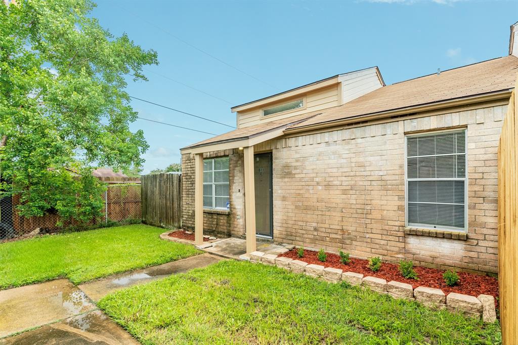 811 Buchta Road #E, Angleton, Texas image 2