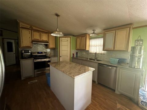 Manufactured Home in Cleveland TX 12675 Highway 105 8.jpg