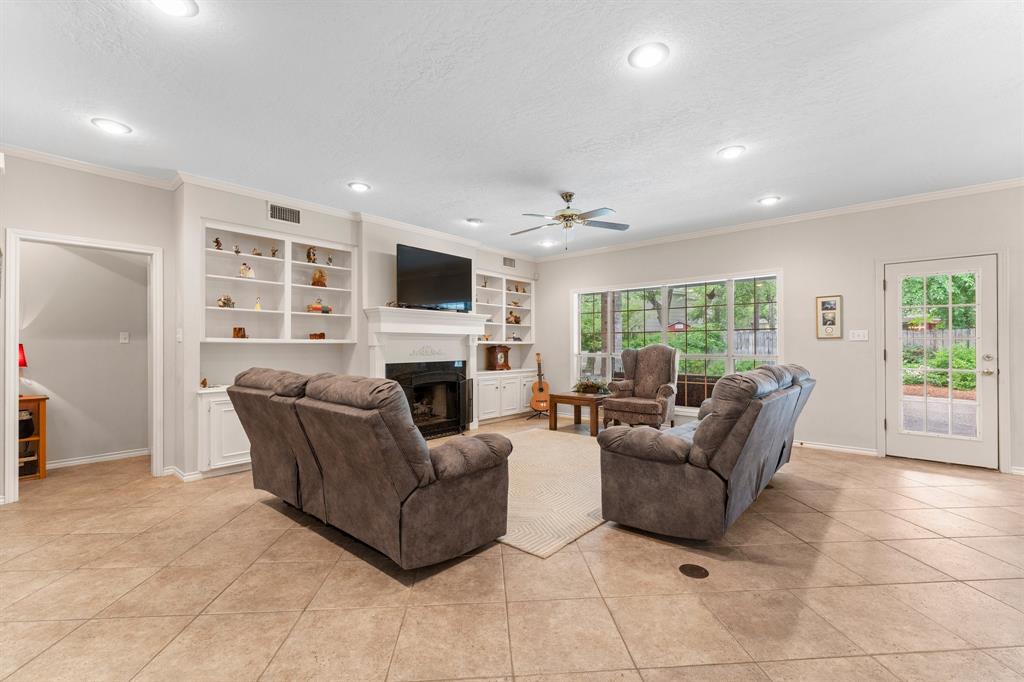 427 Heather Lane, Conroe, Texas image 10