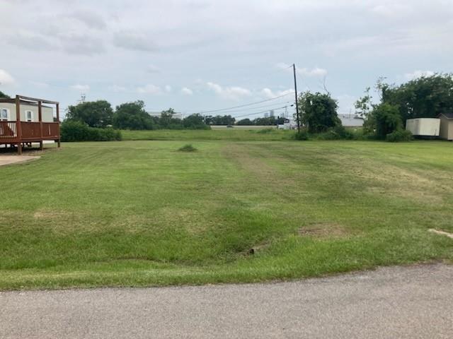 Wade Street, Clute, Texas image 2