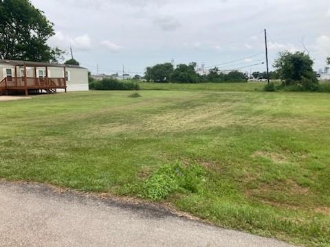 Wade Street, Clute, Texas image 5