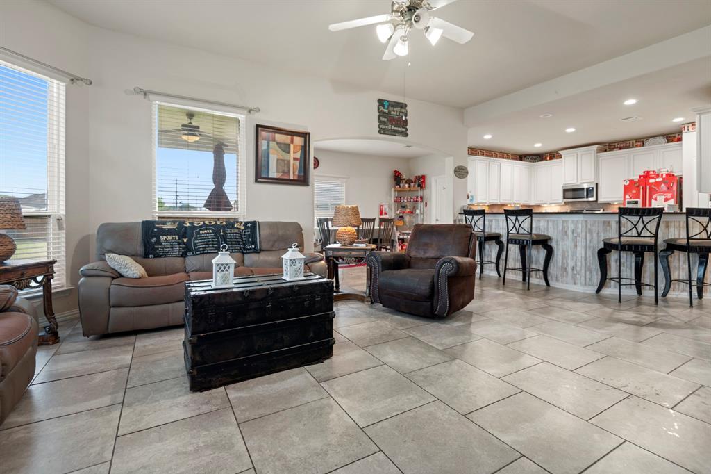 3203 Jeanette Circle, Mont Belvieu, Texas image 3