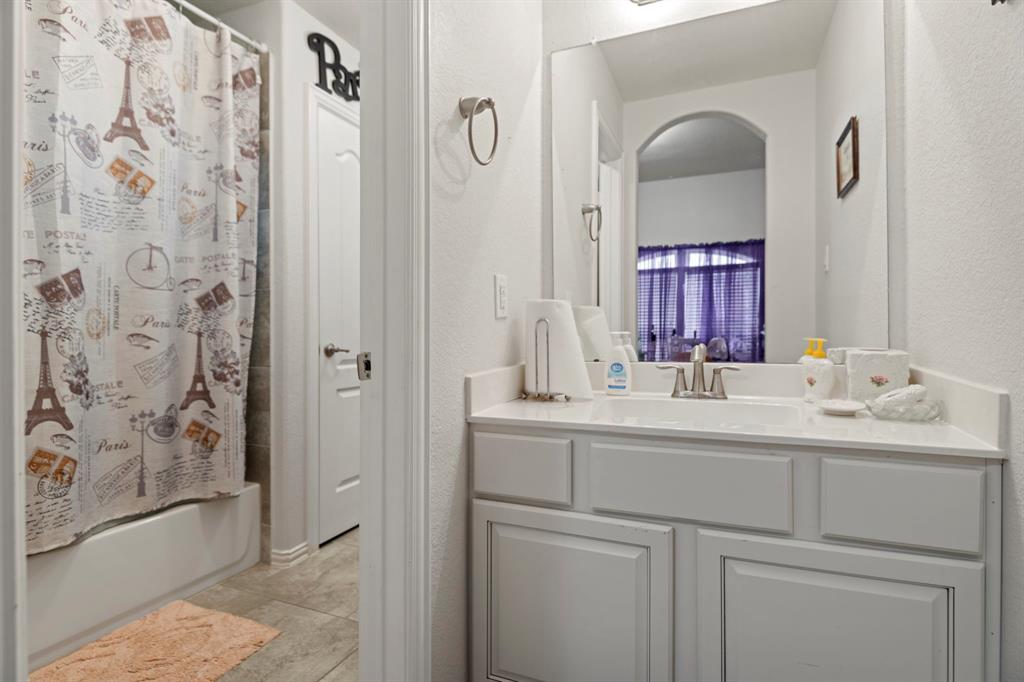 3203 Jeanette Circle, Mont Belvieu, Texas image 10