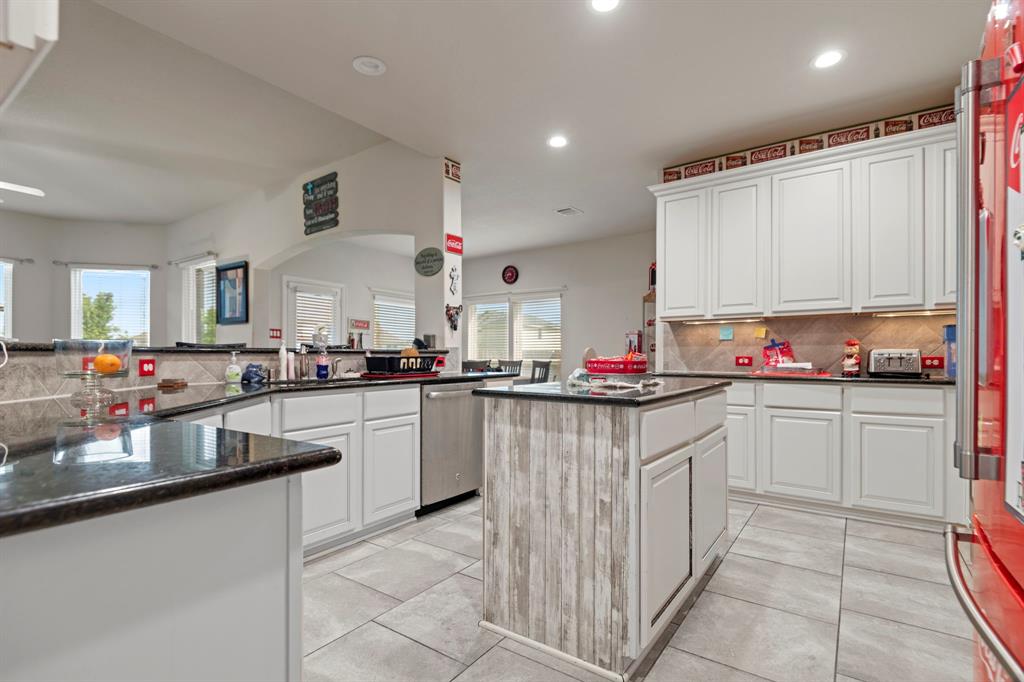 3203 Jeanette Circle, Mont Belvieu, Texas image 4
