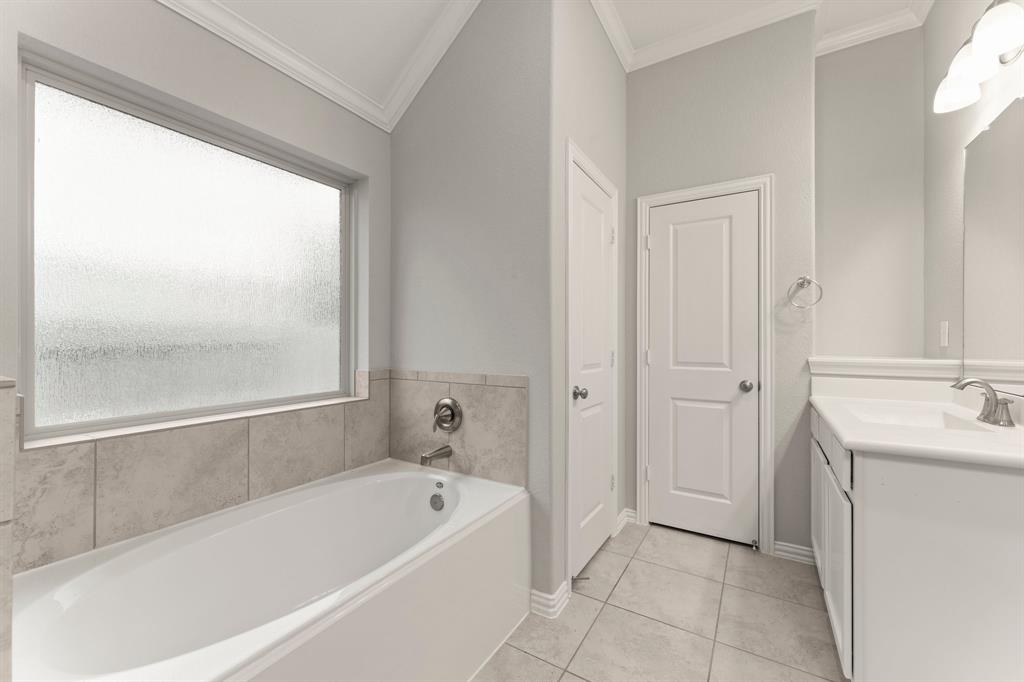 27918 Creek Flat Drive, Spring, Texas image 37