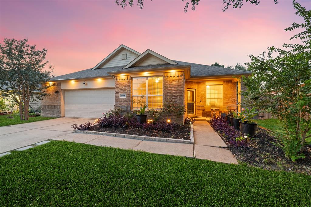 18018 Secret Branch Lane, Cypress, Texas image 2