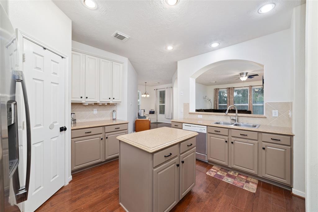 18018 Secret Branch Lane, Cypress, Texas image 12
