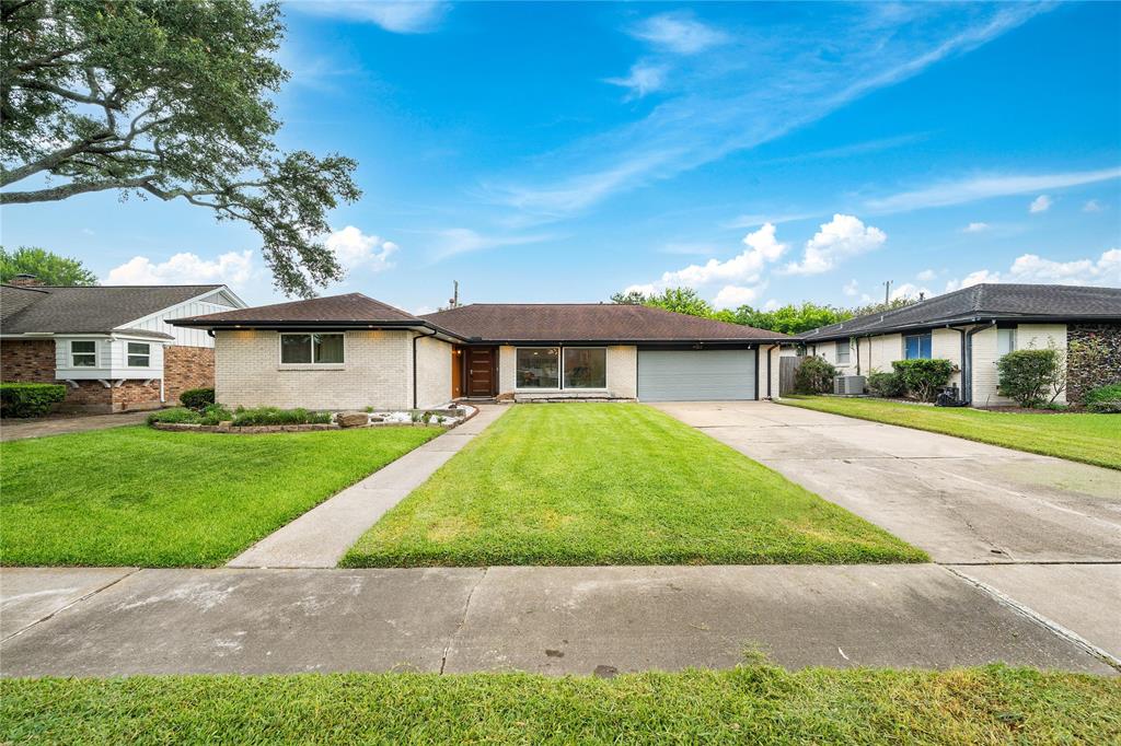 9022 Quebec Drive