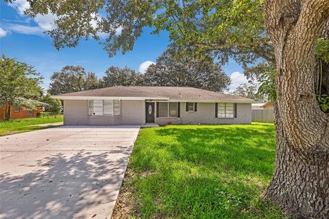 A home in Anahuac