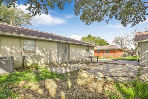 A home in Anahuac