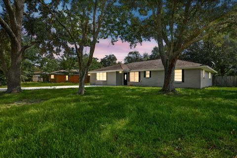 A home in Anahuac