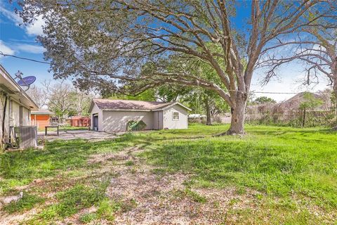 A home in Anahuac