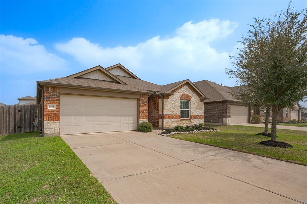 16326 Rockdale Landing Drive, Hockley, Texas image 2