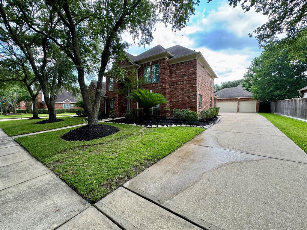 3719 Emerald Falls Drive, Houston, Texas image 4