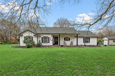 Single Family Residence in Hempstead TX 118 Pin Oak Lane.jpg