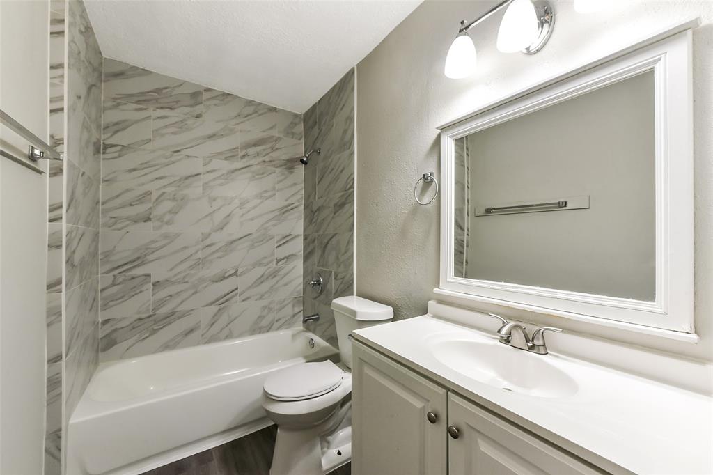 10015 Valley Lake Drive, Houston, Texas image 9
