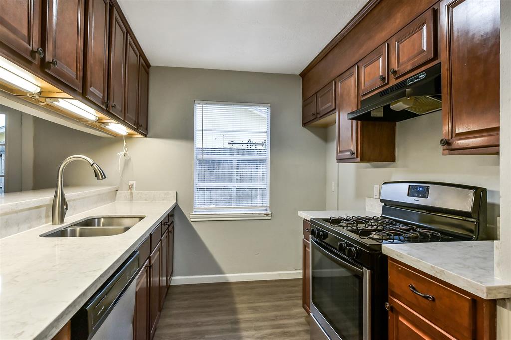 10015 Valley Lake Drive, Houston, Texas image 6