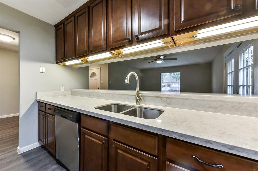 10015 Valley Lake Drive, Houston, Texas image 7