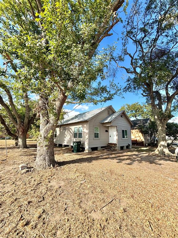 907 E Jackson Street, El Campo, Texas image 2