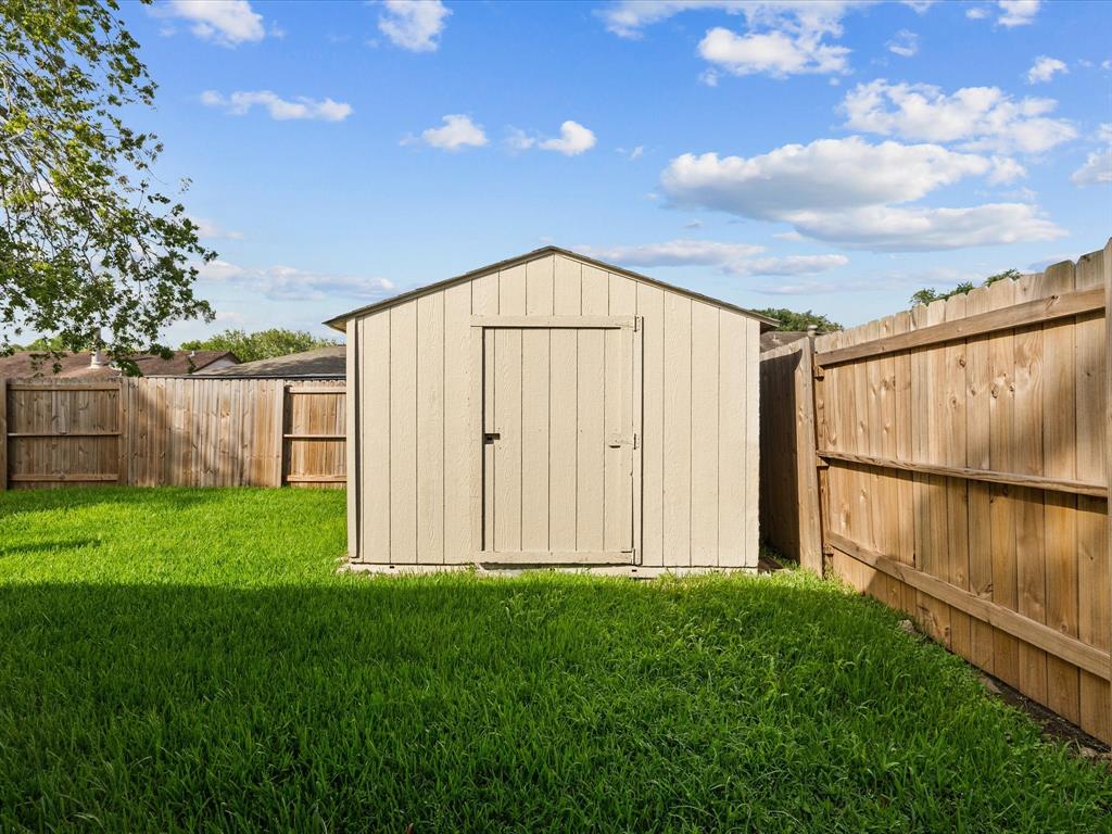 2831 Virginia Colony Drive, Webster, Texas image 33