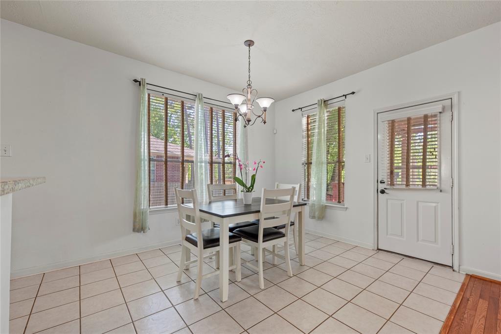 2818 Cottonwood Walk Court, Spring, Texas image 10