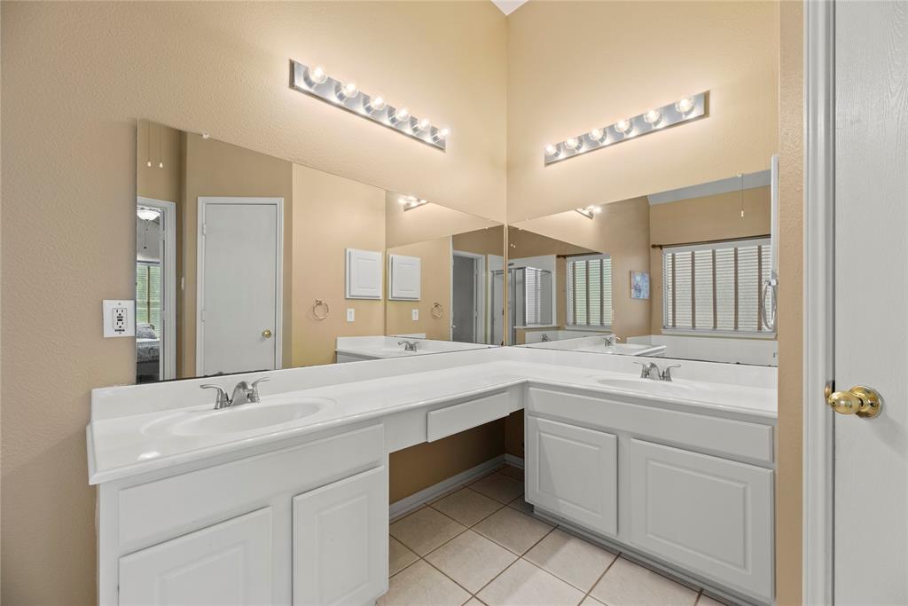 2818 Cottonwood Walk Court, Spring, Texas image 12