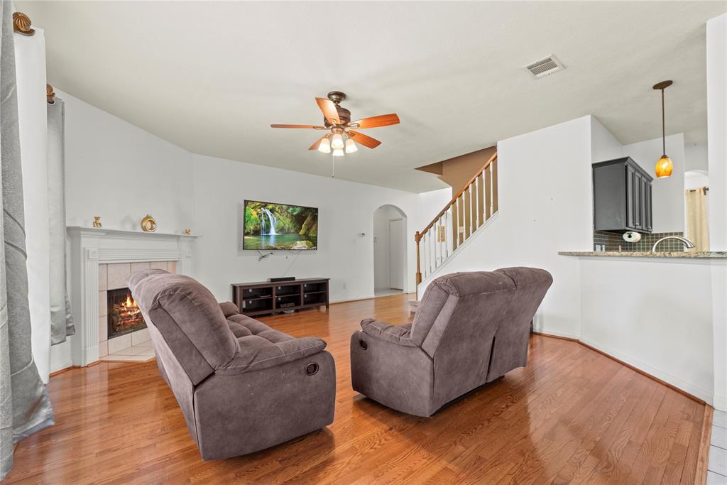 2818 Cottonwood Walk Court, Spring, Texas image 6