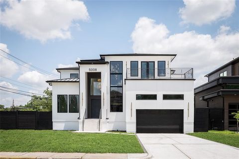 5008 Holt Street Bellaire TX 77401