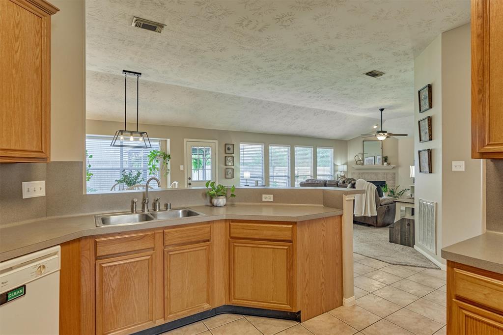 7430 Stonesfield Place, Spring, Texas image 9