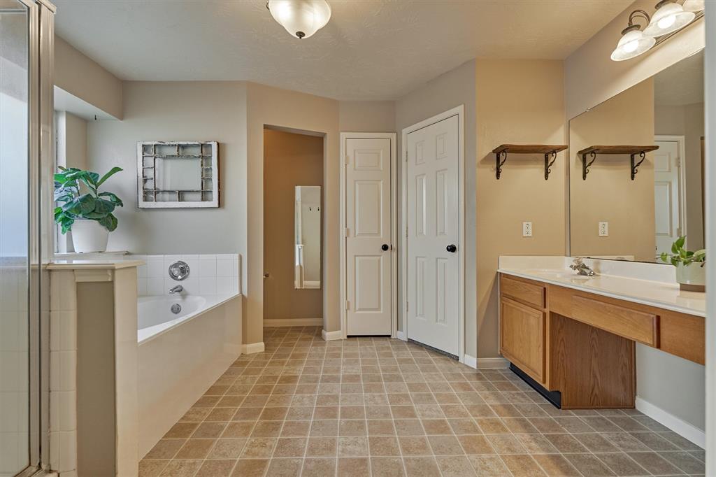 7430 Stonesfield Place, Spring, Texas image 16