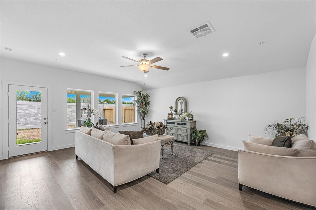 3905 Sterling Springs Lane, League City, Texas image 8