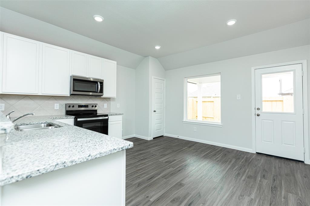 8119 Vanilla Orchid Drive, Houston, Texas image 6