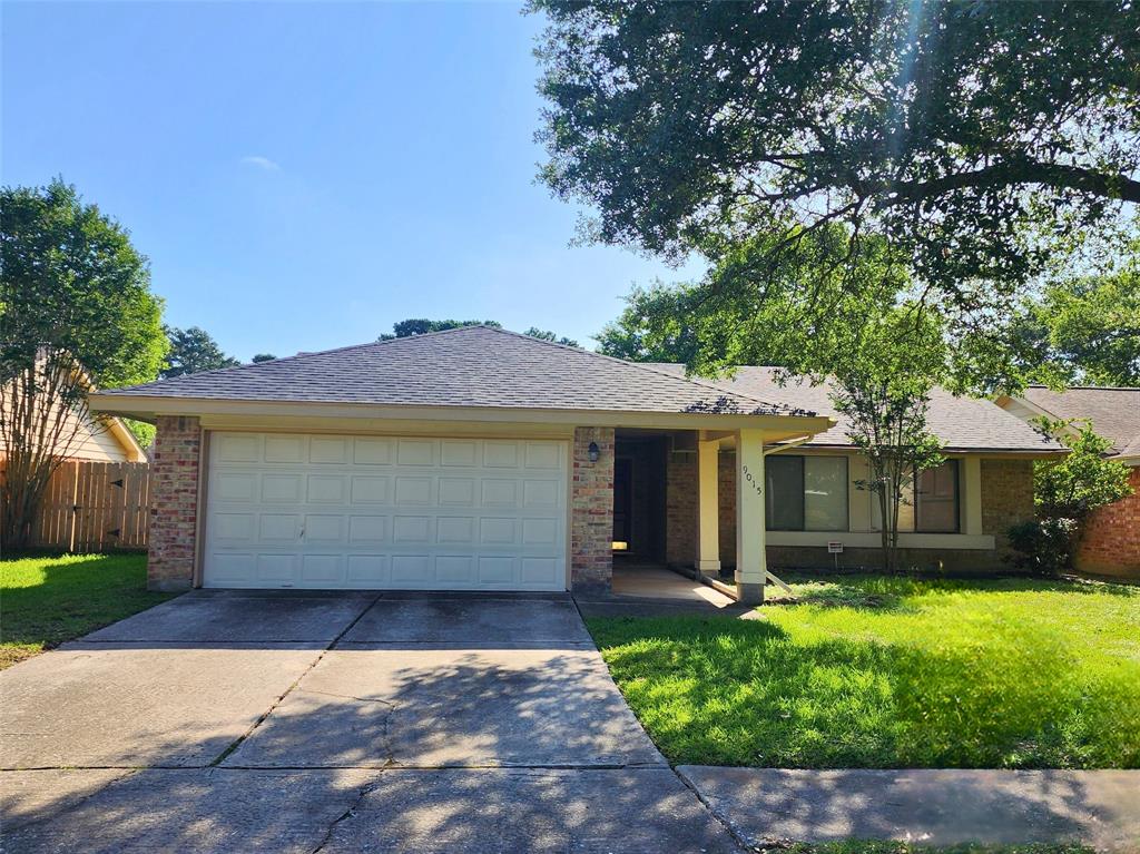 9015 Bayou Bluff Drive, Spring, Texas image 1