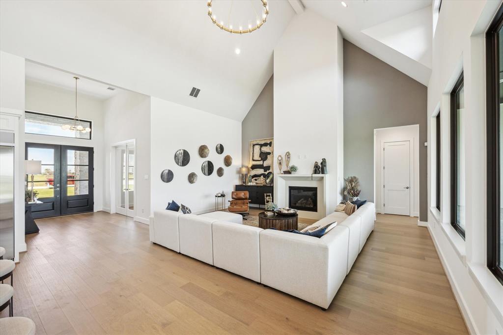 1027 Lake Breeze Drive, Waller, Texas image 8