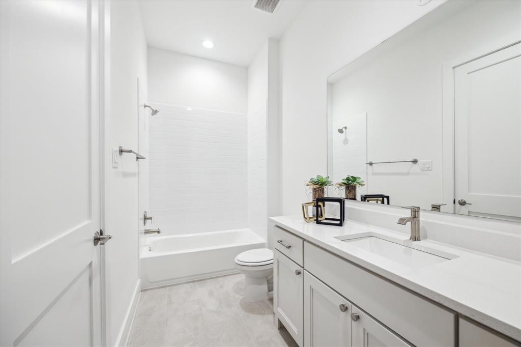 1027 Lake Breeze Drive, Waller, Texas image 35