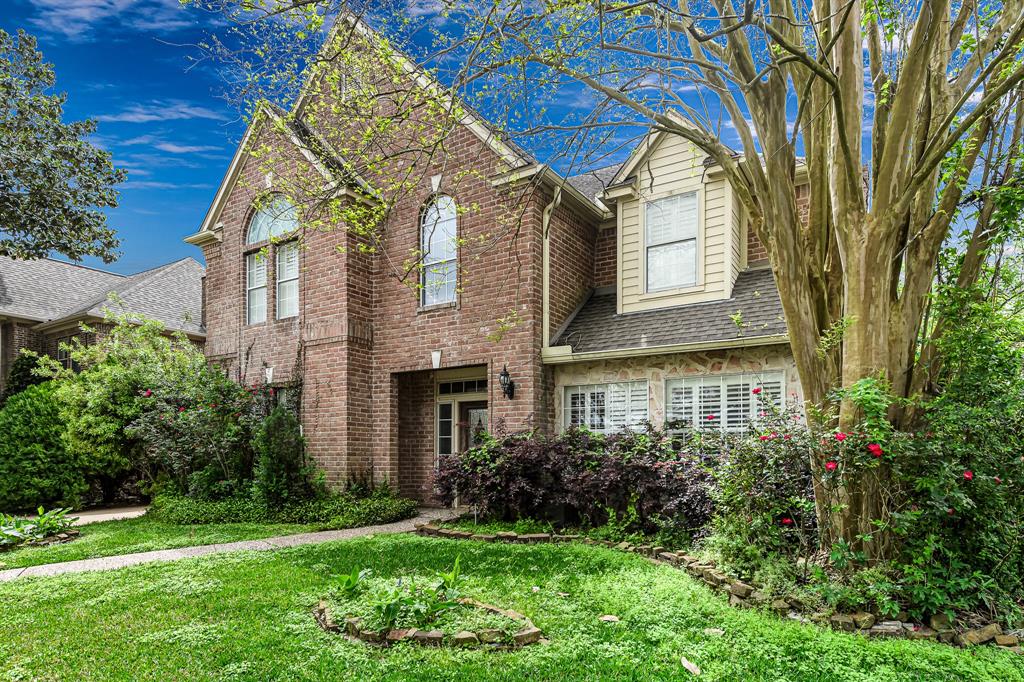2926 Deer Creek Drive, Sugar Land, Texas image 3