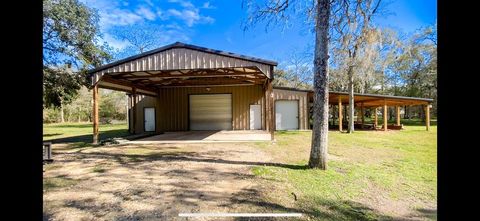 Single Family Residence in West Columbia TX 1310 Austin Drive 28.jpg