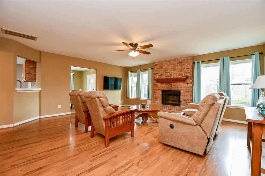 2125 Kingsdale Drive, Deer Park, Texas image 4
